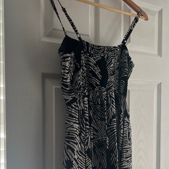 Elegant Black and White Fern Maxi Dress - Picture 5 of 6